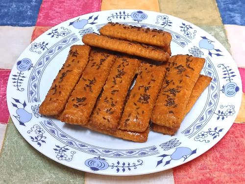 Jak uvařit slané tyčinky se sýrem a paprikou ? Snadné recept, připravený za 45 - 60 minut